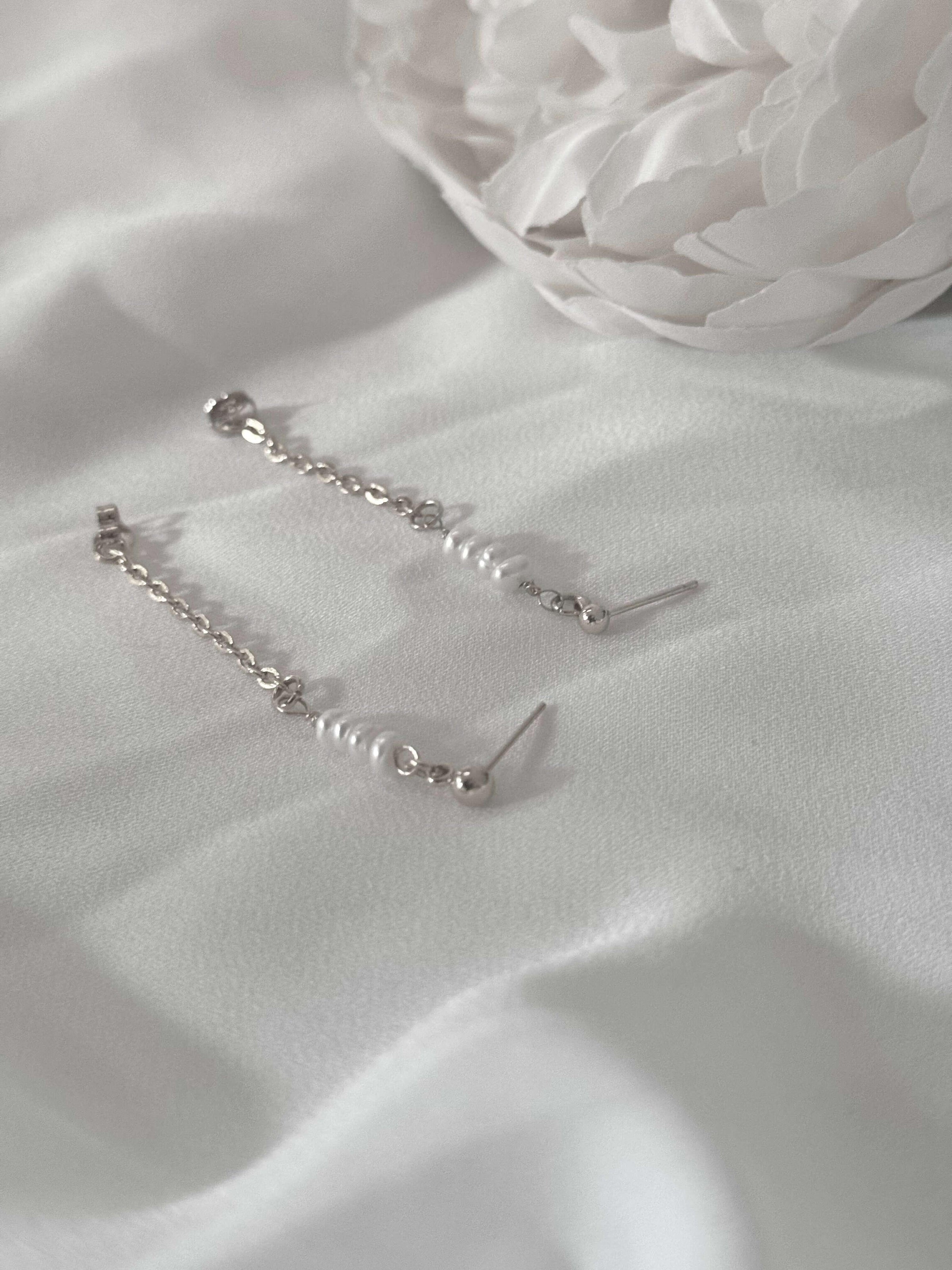 Aurora Pearl Earrings - Deluxur