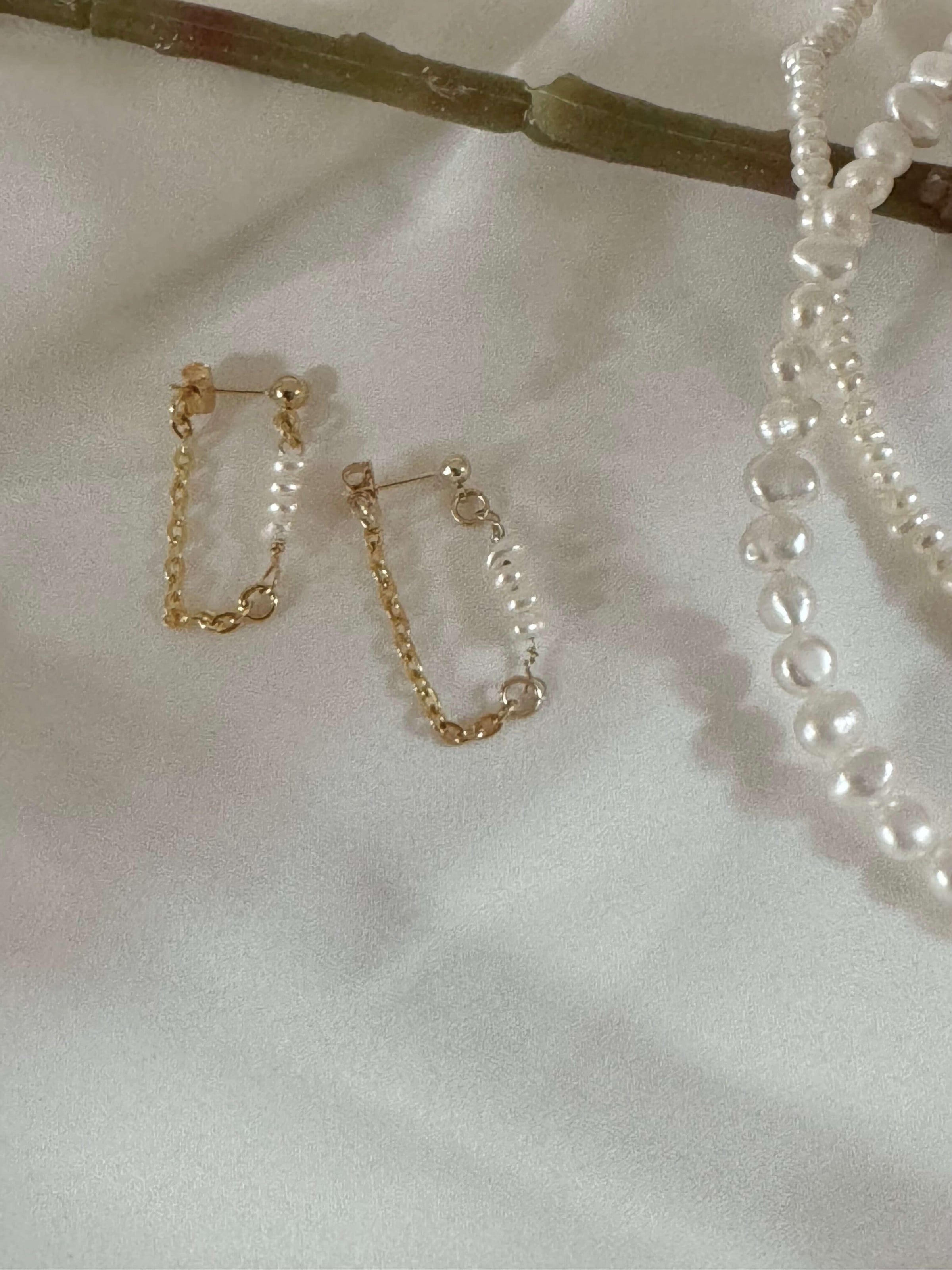 Aurora Pearl Earrings - Deluxur