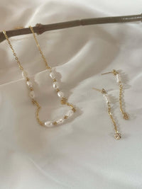 Aurora Pearl Earrings - Deluxur