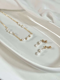 Calista Pearl Earrings - Deluxur