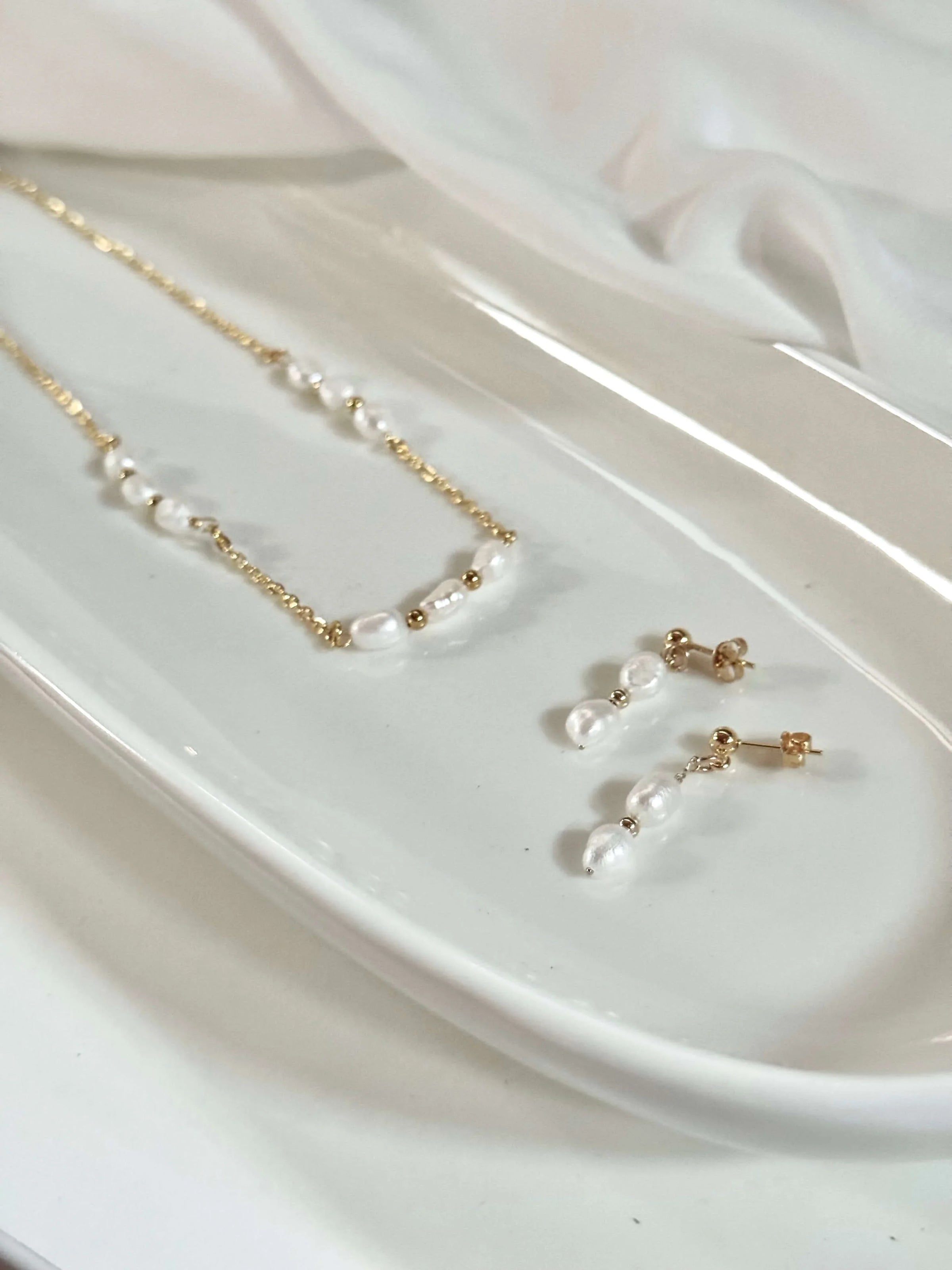 Calista Pearl Earrings - Deluxur