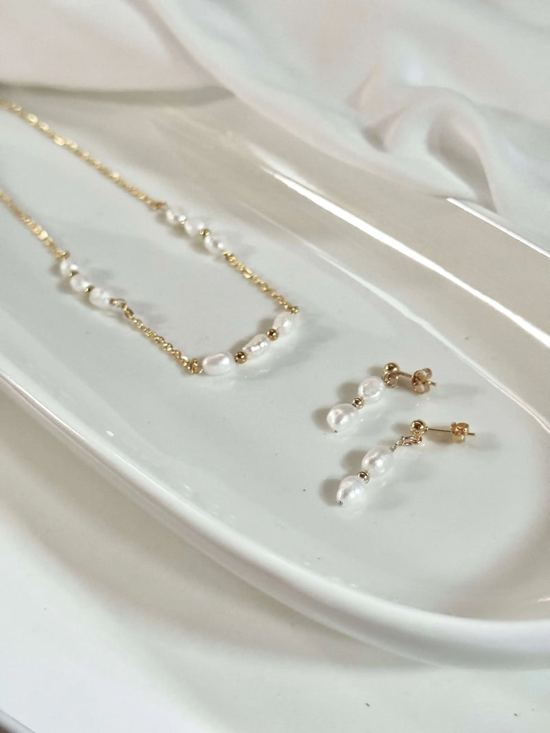 Calista Pearl Earrings - Deluxur