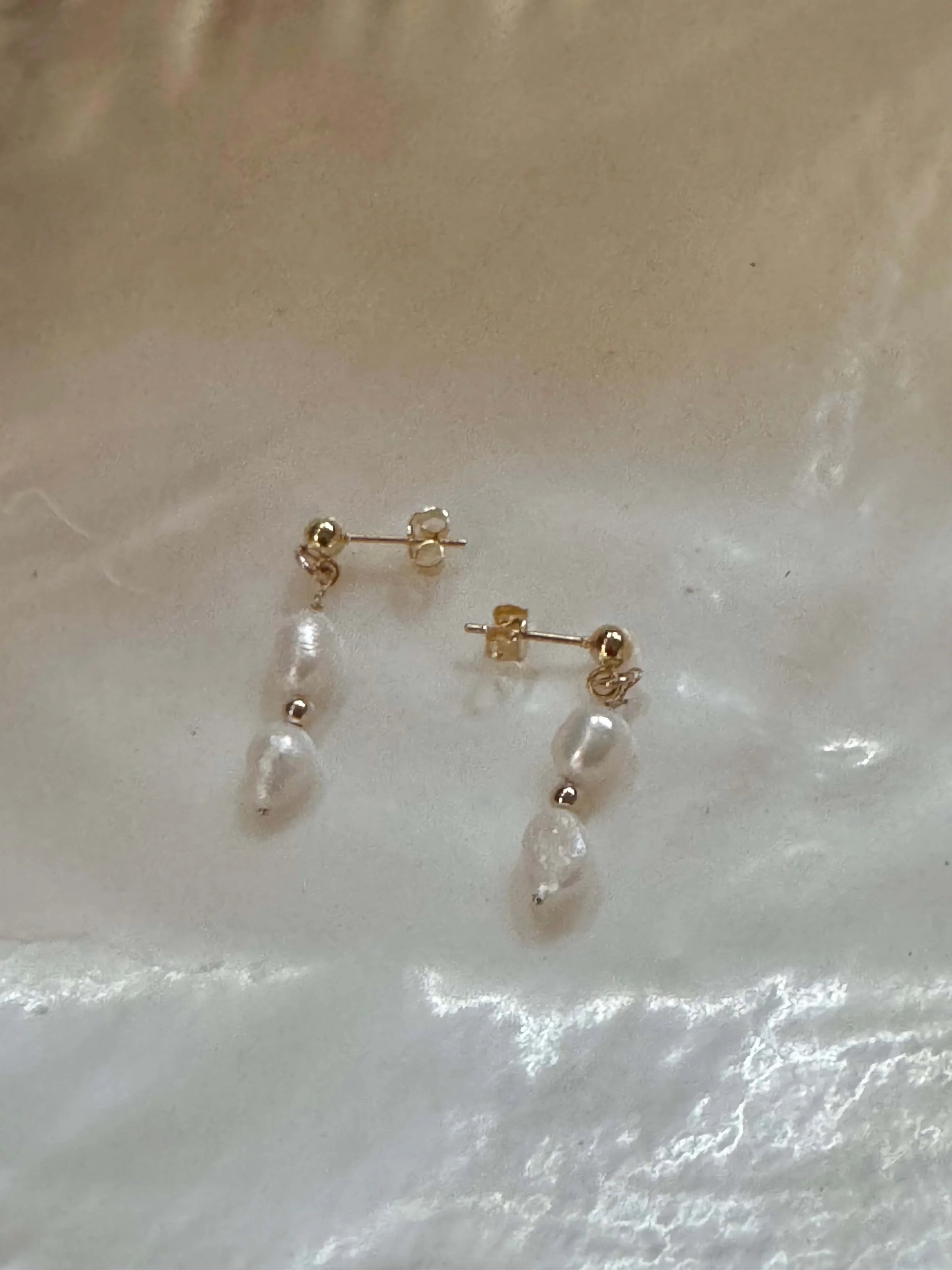 Calista Pearl Earrings - Deluxur