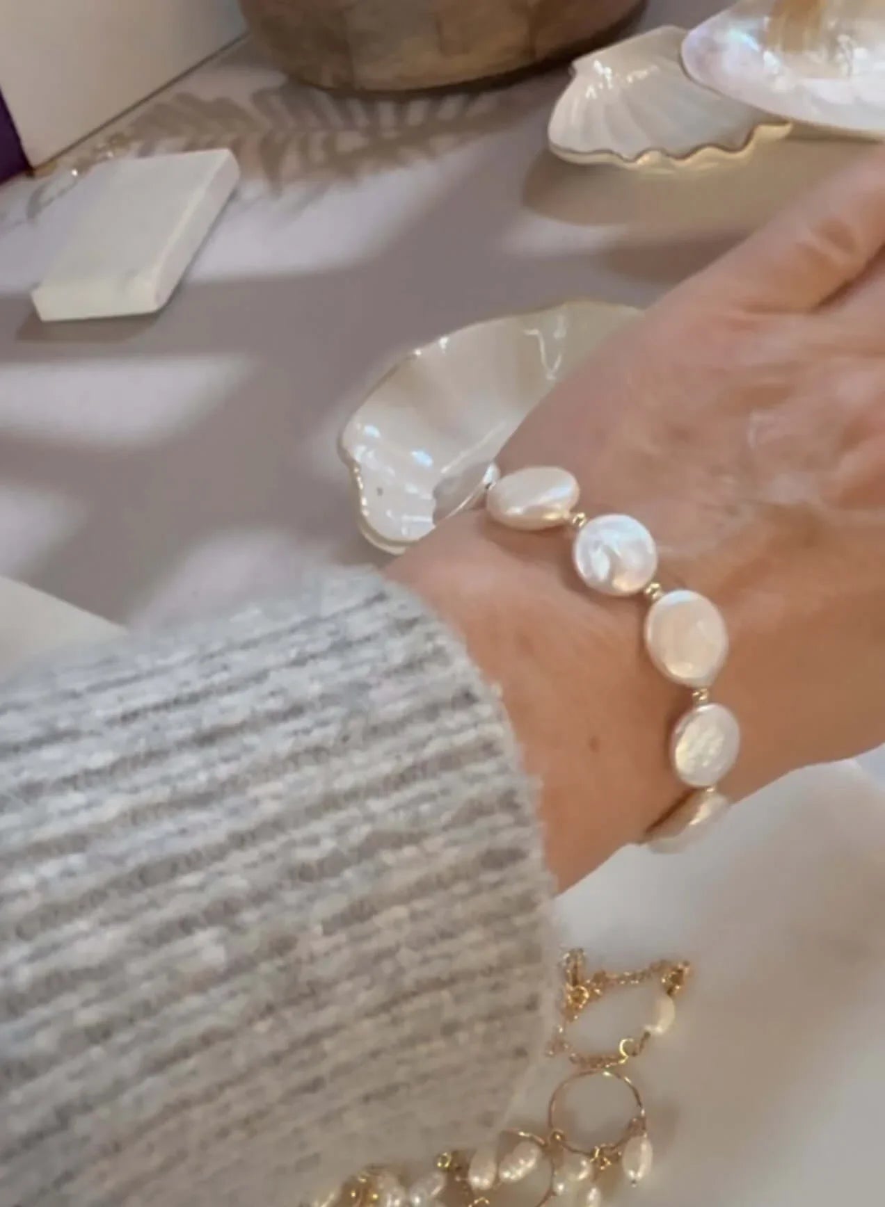 Coin Pearls Bracelet - Deluxur