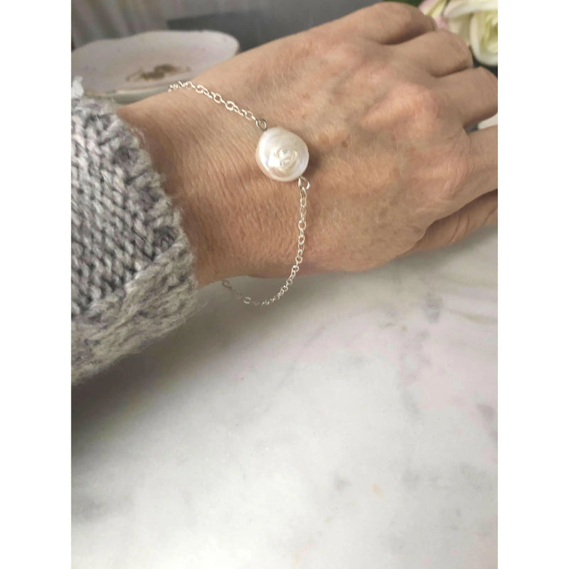 Dainty Pearl Bracelet-Deluxur