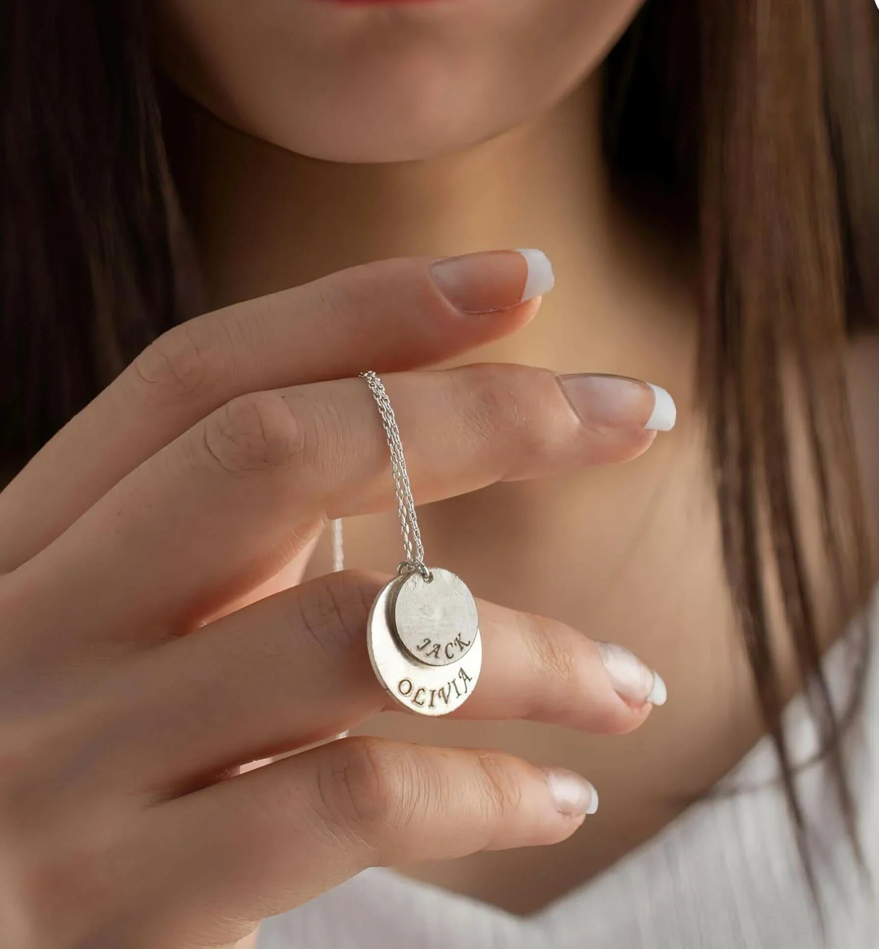 Kylie Curved Name Necklace-Deluxur